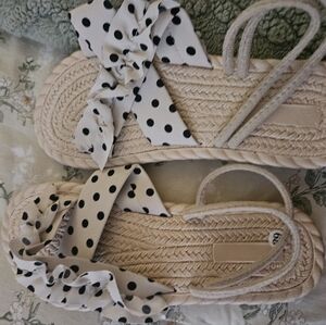 Woven Slide Sandals with Polka Dot Bow - Cream/Black